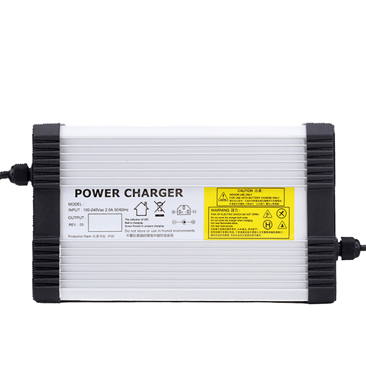 Chargeur de batterie au plomb-acide au lithium LiFePO4 60V 67,2V 71,4V 8A