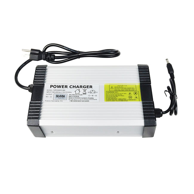 Chargeur de batterie au plomb-acide au lithium LiFePO4 60V 67,2V 71,4V 8A