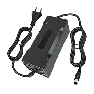 Chargeur de batterie au lithium LiFePO4 60V 67,2V 71,4V 1,5A 2A